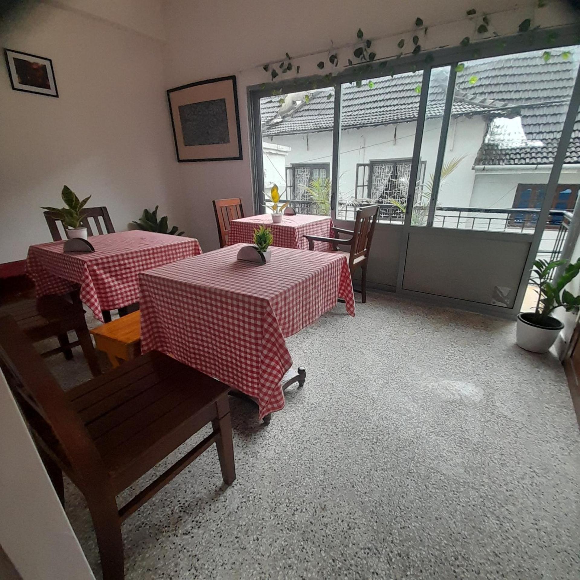 Mother Tree Inn Kochi Zewnętrze zdjęcie
